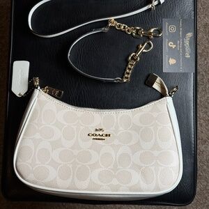 COACH Women’s Tote Handbag – Signature Canvas – Brown/Tan